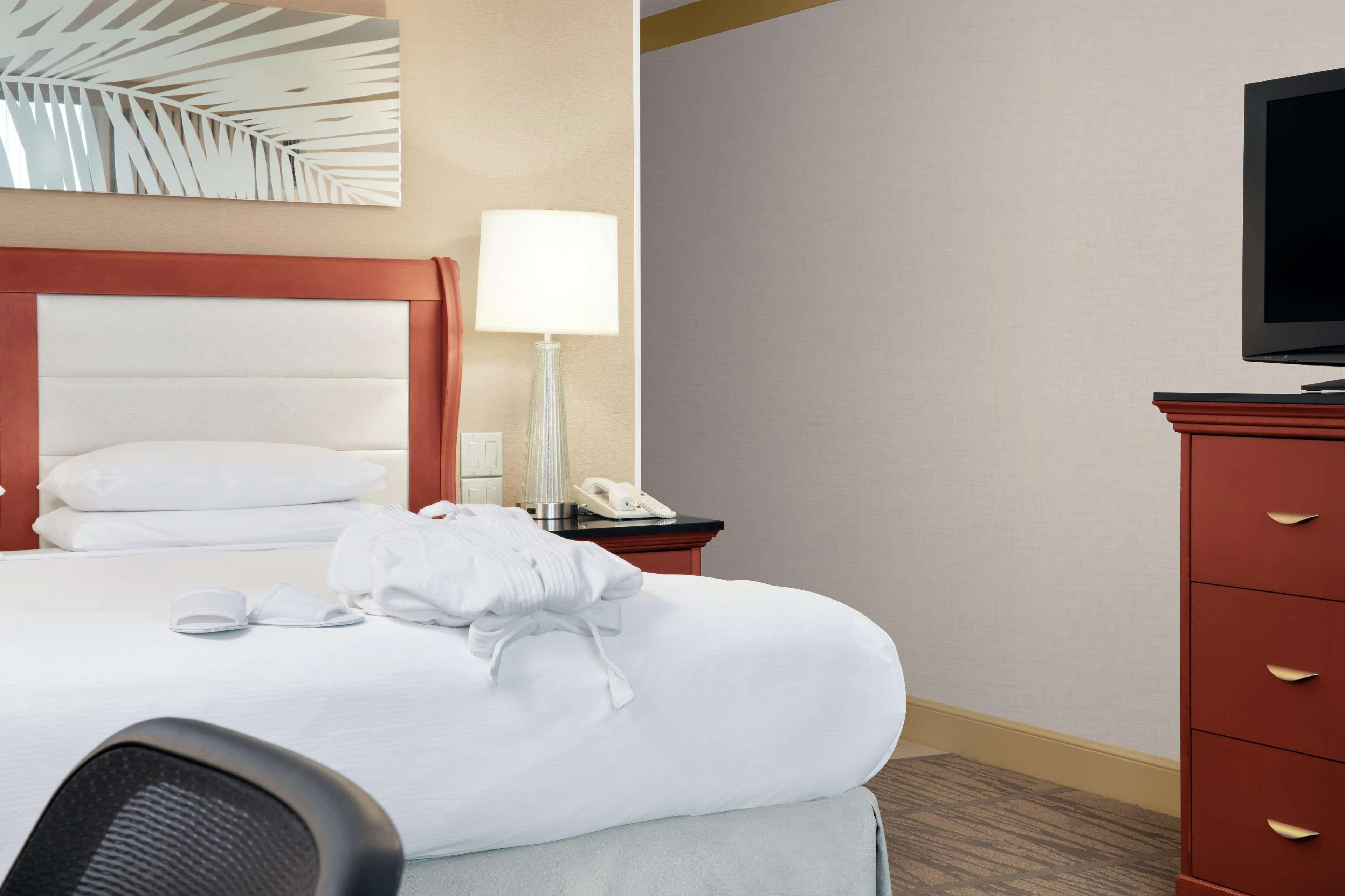 Doubletree By Hilton Hotel Miami Airport & Convention Center מראה חיצוני תמונה