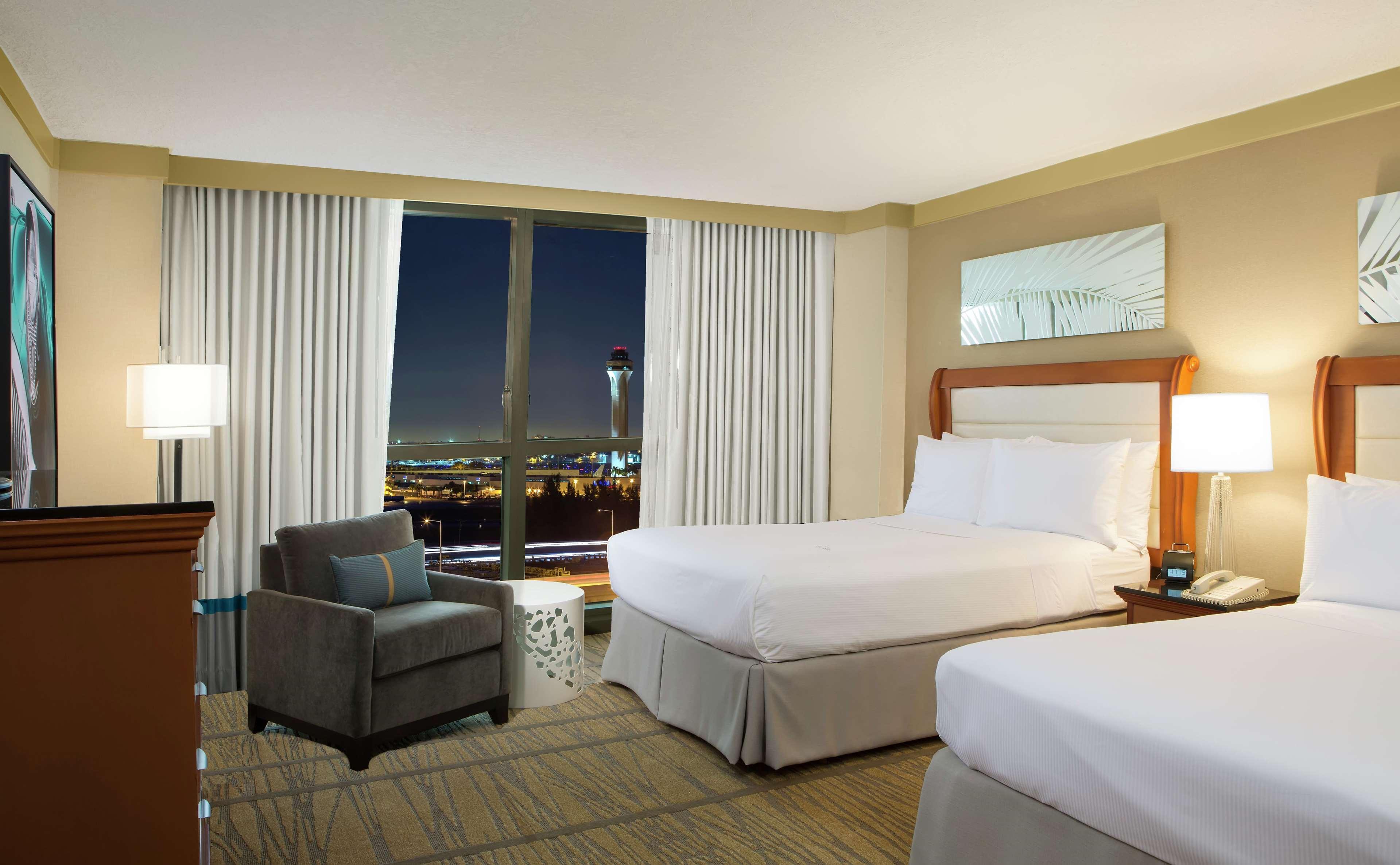 Doubletree By Hilton Hotel Miami Airport & Convention Center מראה חיצוני תמונה