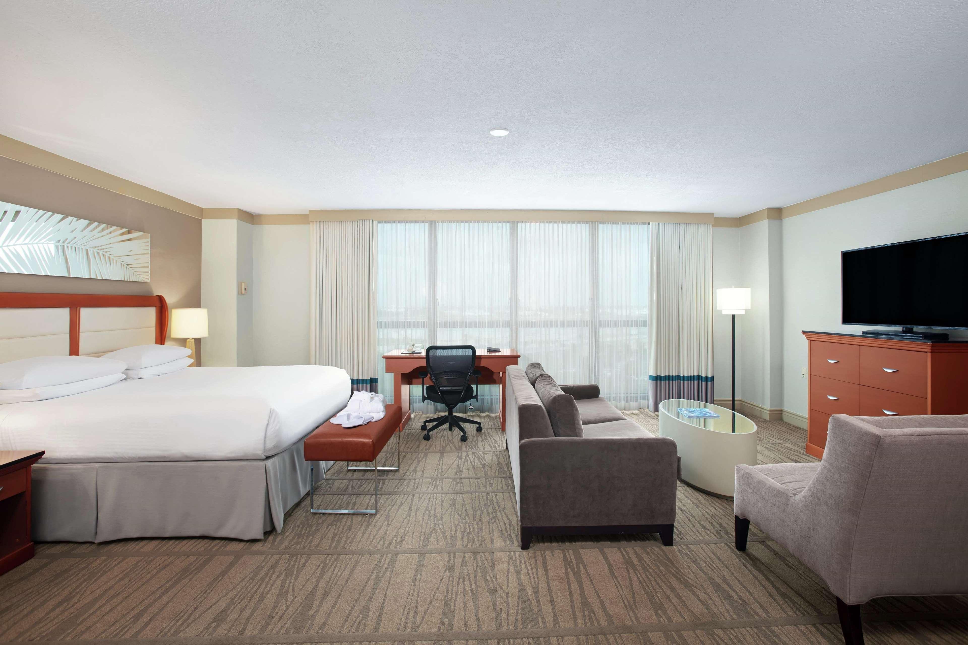 Doubletree By Hilton Hotel Miami Airport & Convention Center מראה חיצוני תמונה