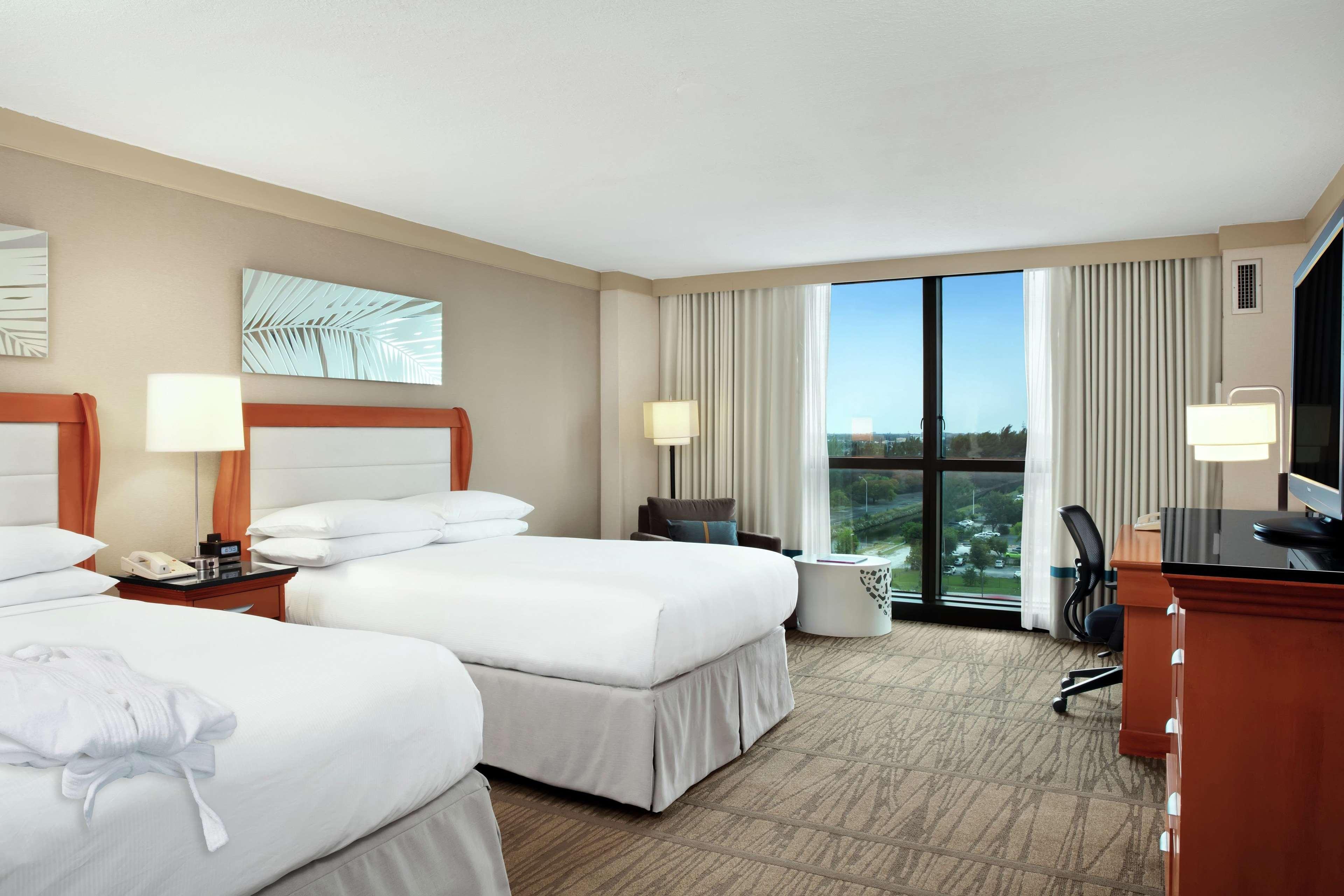Doubletree By Hilton Hotel Miami Airport & Convention Center מראה חיצוני תמונה