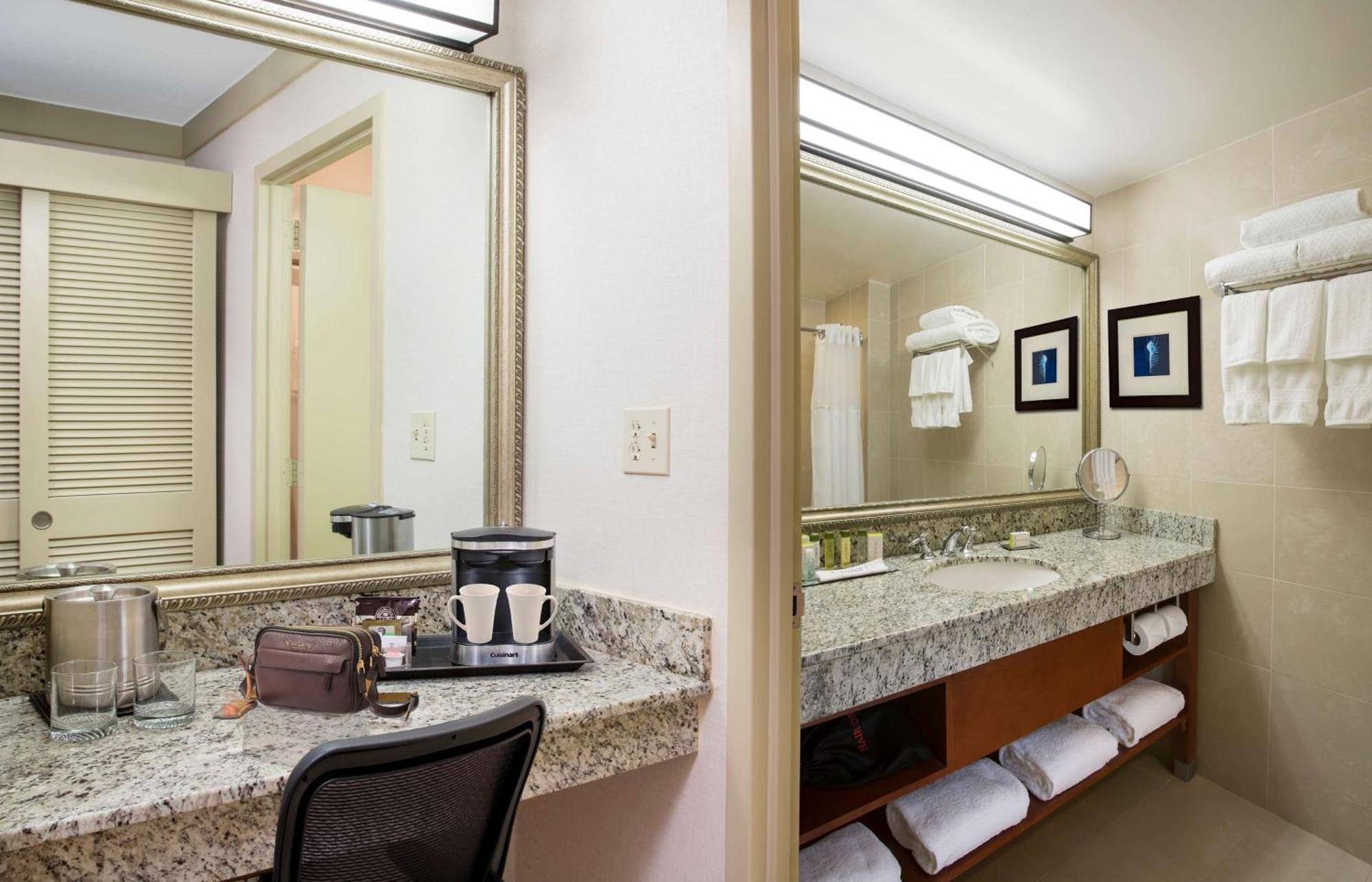 Doubletree By Hilton Hotel Miami Airport & Convention Center מראה חיצוני תמונה